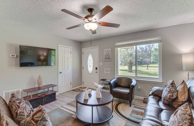 11 Mi to Beaches: Peaceful Foley Home w/Yard