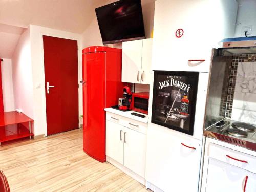 11 - Très joli 2 pièces climatisé tout équipé pour 1 à 5 personnes, vue sur parc arboré, parking privatif gratuit, grand fourgon possible, tout le linge de maison est fourni