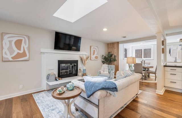 113 - Cottage Gem ~ Min to Waterfront