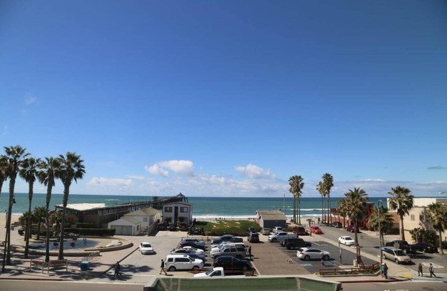 119 Elm Ave · San Diego Beachfront House 60s to sand, surf, pier