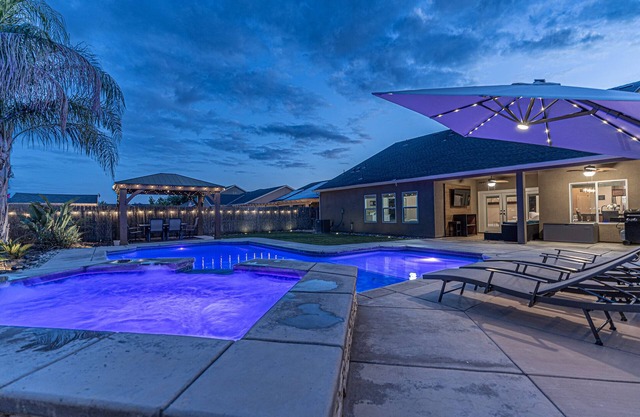 12-Bed home w/Pool&Hot tub near Sequoia National Park