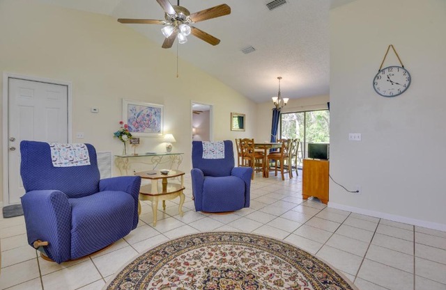 12 Mi to Beach Home with Patio and Yard in Bradenton