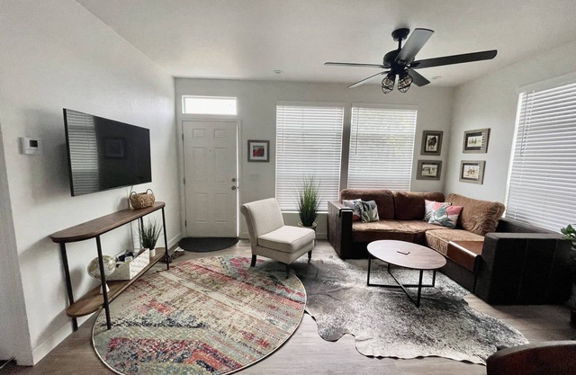 12 miles to Disneyland Steps to Sports Park Central location to Beaches & City