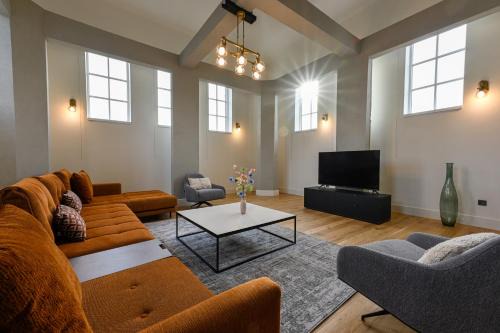 12A, Luxury & Unique, Cinema, Terrace, Stunning View, Central Location!