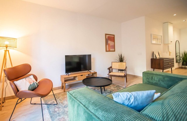 12CRC1038 - Refurbished Big & Cozy Apartment