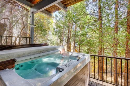 13 Mi to Snow Valley Mtn Resort Spacious Retreat