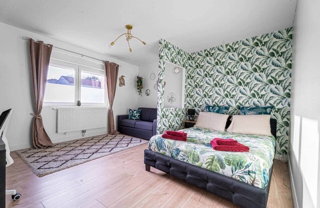 14. Private room 22m² + Sofa bed - WIFI - 120m² - France