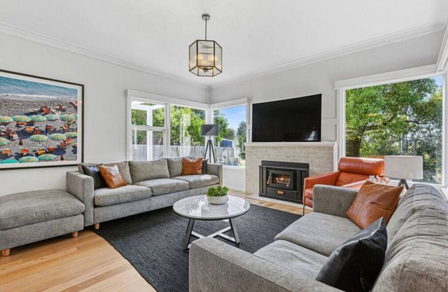 14NR House · Soak up Sorrento - “The Perfect Coastal Getaway!”