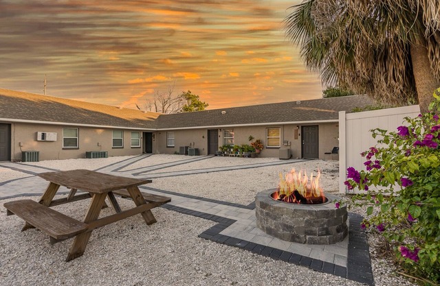 ⤿15 bdrm Villa Nr. Airport, Riverwalk, Seminole Hardrock & Beaches w/fire pit⤾