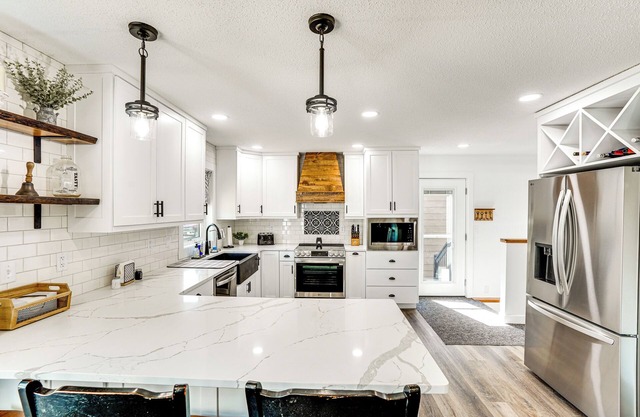 15 Mi to Downtown Sioux Falls: Gem w/Yard!