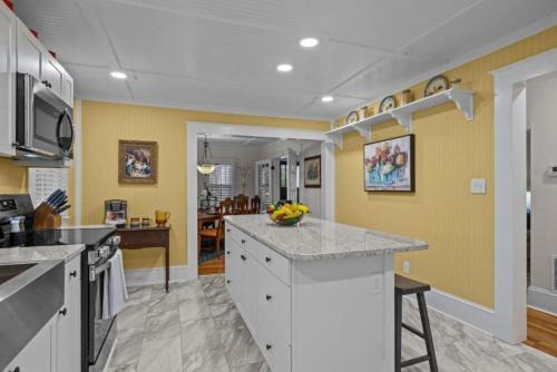 15 min to Beach, 3 Acre Country Living, Firepit