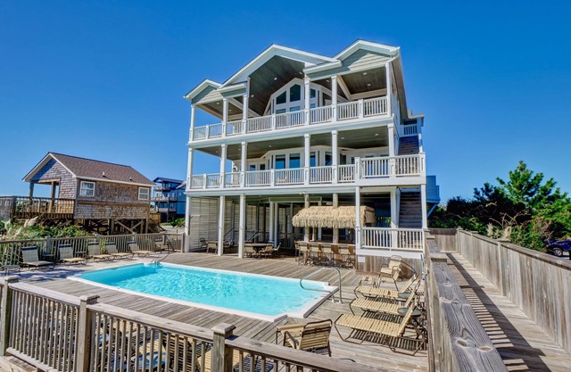 16 BRs/Pool/Elevator/Tiki Bar/Sleeps up to 60-Southern Grace on Topsail Island