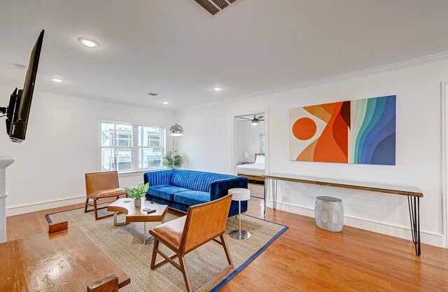 1711 Maryland 2KING/1BA Top Apt Duplex Pets Ok!n10 Furnished Apartments on site.