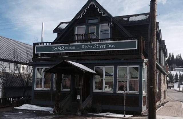 1882 Bar and Grill at River Street Inn