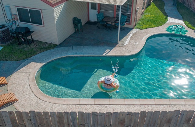 1976HoustonGem Luminous PvTPool & HotTub DT20mins for LRG Families 6Beds/2Bath