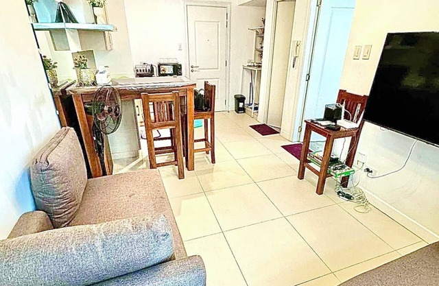 1BR Balcony/Pool View Free Fast WiFi, Cabletv, KTV, Free amenities and BoauGames