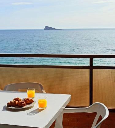 1º Línea Poniente Beach