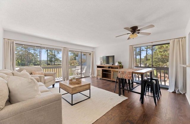 2 /2 Condo Overlooking 18th Hole! Parking + Wi-Fi