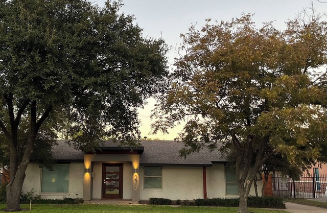 2-2 Mid Century Modern Home with huge pool, home theatre and tons of amenities