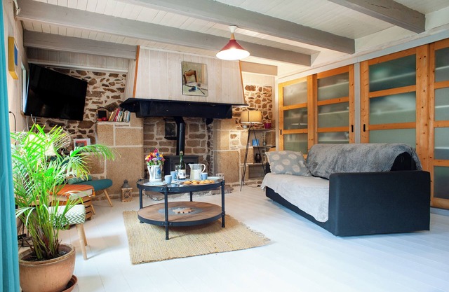 2/4p Gîte en pierre Typique classé, proche Îles de Bréhat, Park, poêle Bois WIFI