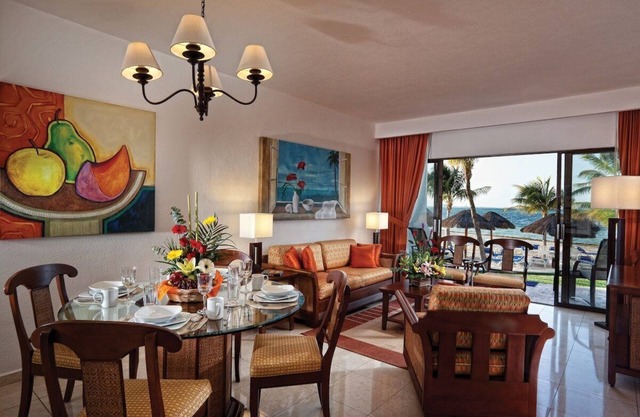 2 bd 2 bath 2 level beach/oceanfront Villa, sleeps 6 turquoise paradise