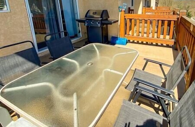 2 BDR with Loft/Mountain Views/Walk Out Deck