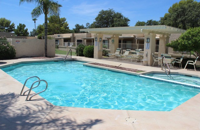 2 bdrm, 2 bath casita in Westbrook village with garage, heated pool and hot tub