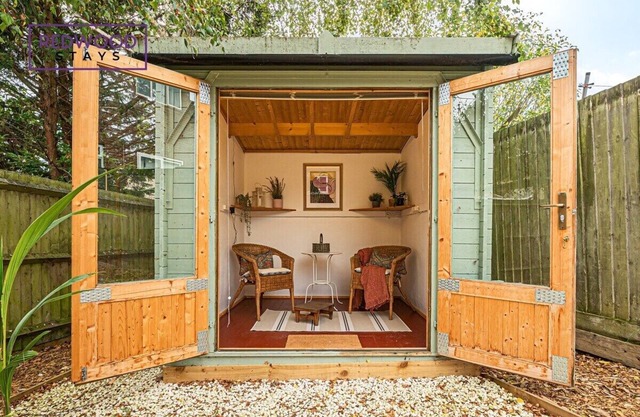 2 Bed 1 Bath House, FREE Parking and Garden