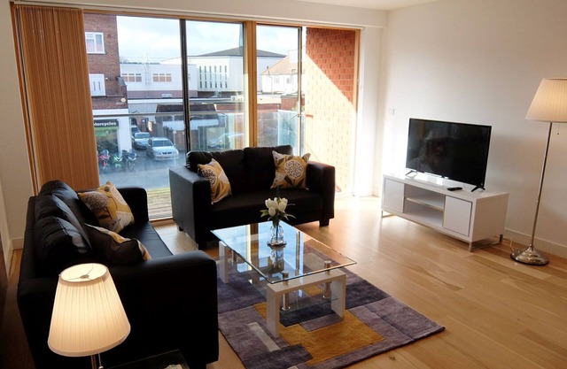 2 Bed, 2 Bath next to the station