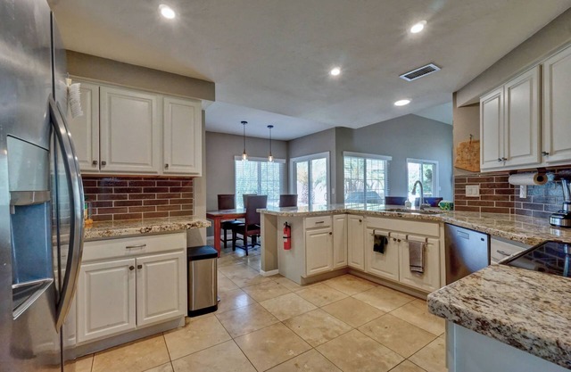 2-Bed 2-Bath w. Backyard Oasis