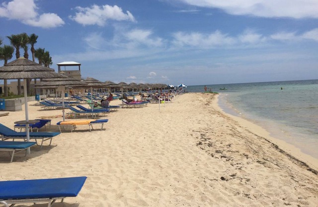 2 Bed Flat - Sleeps 4 - Pool - Parking - Wifi