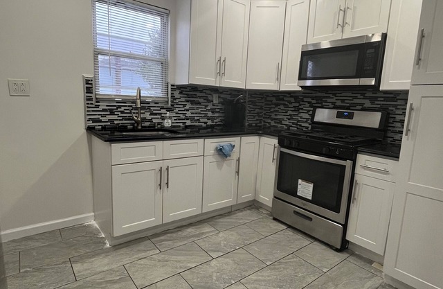 2 bed room apartment w/parking.