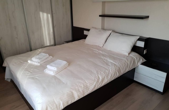 2-Bed - Sleeps 4 - w Parking