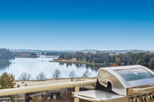 2-Bed Unit with Balcony BBQ & Stunning Lake Views