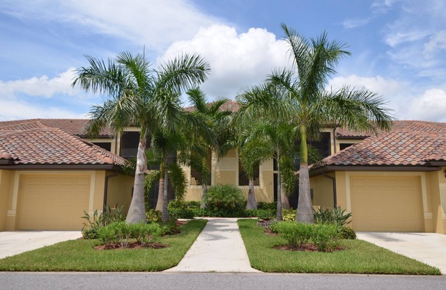 2 Bedroom 2 Bath Plus Den Veranda Condo