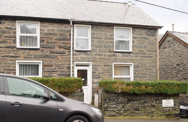 2 bedroom accommodation in Blaenau Ffestiniog