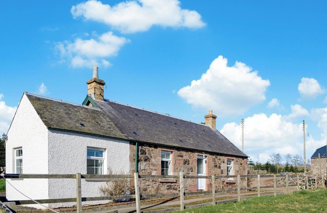 2 bedroom accommodation in Blairgowrie