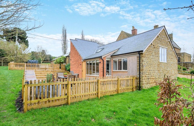 2 bedroom accommodation in Appletree