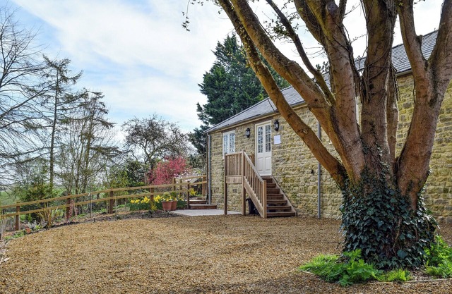 2 bedroom accommodation in Falcutt