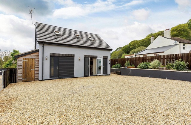 2 bedroom accommodation in Newnham