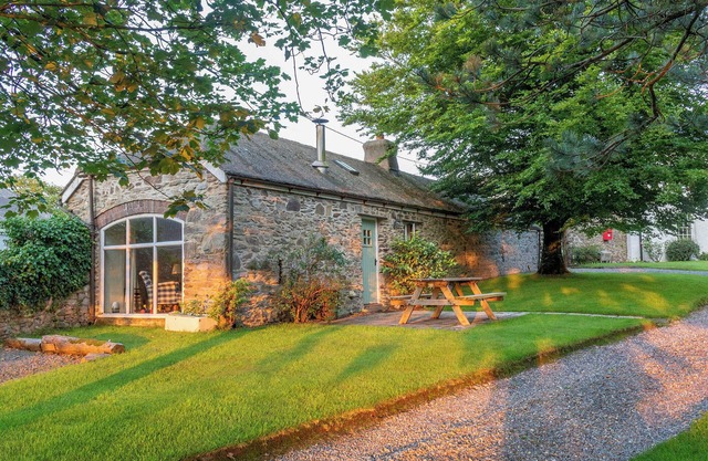 2 bedroom accommodation in Mathry