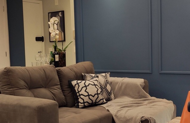 2 bedroom apartment, 13th floor, 1 covered parking space, new, well located!