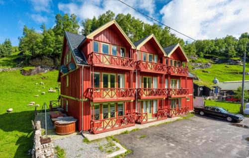 2 Bedroom Awesome Apartment In Tjørhom