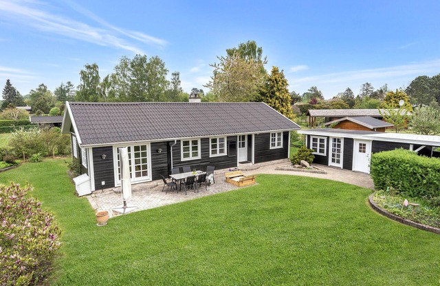 2 bedroom awesome home in Dronningmølle