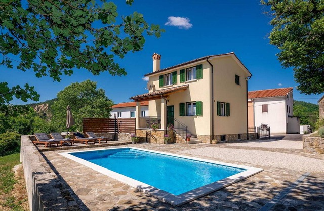 2 bedroom beautiful home in Pican