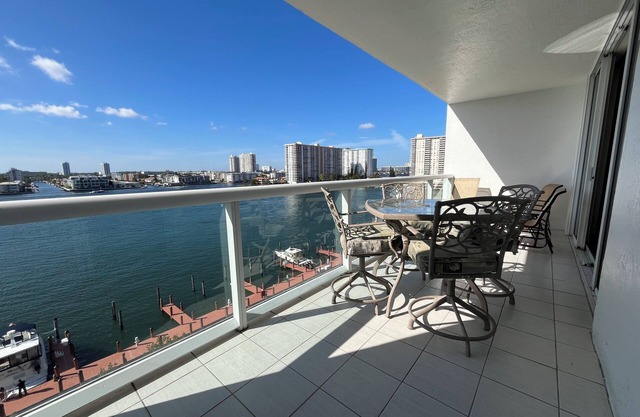 2-bedroom condo in sunny Sunny Isles Beach, 1/2 a mile from the beach