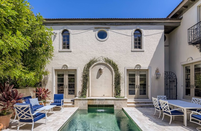 2 bedroom guesthouse with pool just off Worth Avenue