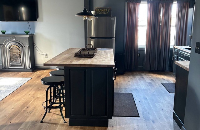 2 Bedroom Restored Historic Landmark-Old Industrial Soda Factory in Mount Carmel
