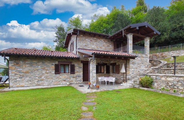 2 bedroom stunning home in Luino