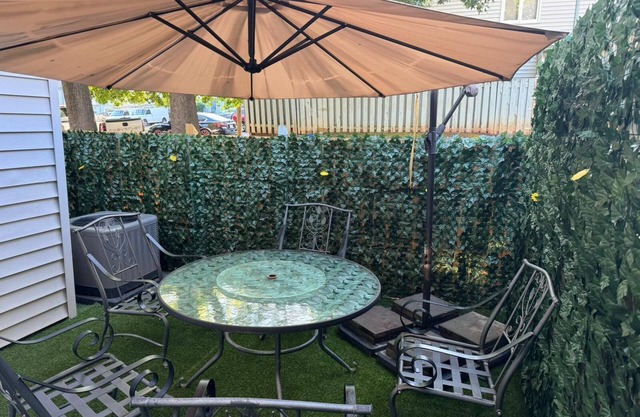 2-bedroom townhome for 6 guests